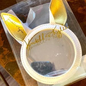 Kendall and Kylie original mirror